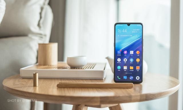 还在犹豫5G套餐?我已下单iQOO Pro 5G版,安兔兔性价比榜第一
