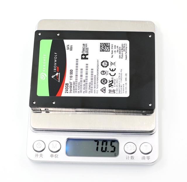 让NAS性能瞬间飙升:希捷酷狼IronWolf 110 SSD 240G