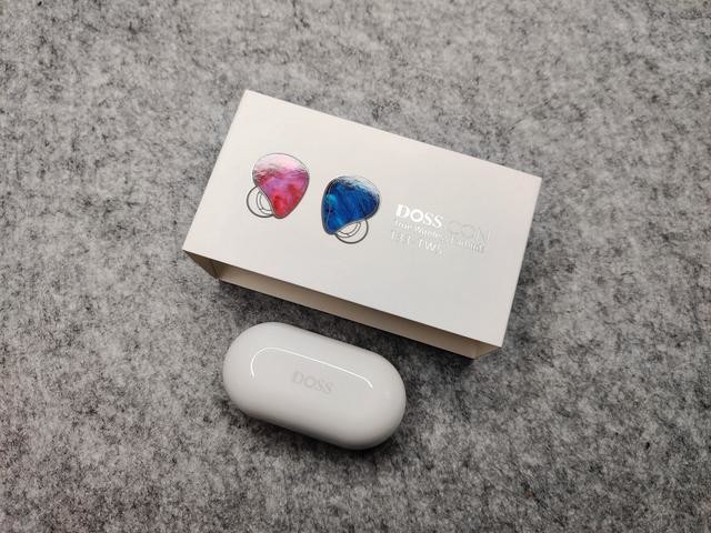 喜欢的是音质,但却被颜值吸引,极光双色的DOSS无线蓝牙耳机