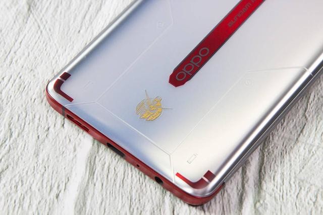 Reno Ace高达版开箱,精美的机甲纹理真是太炫了