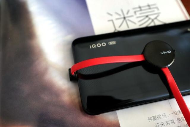 游戏不挡手,快充更方便:vivo闪充手游数据线体验