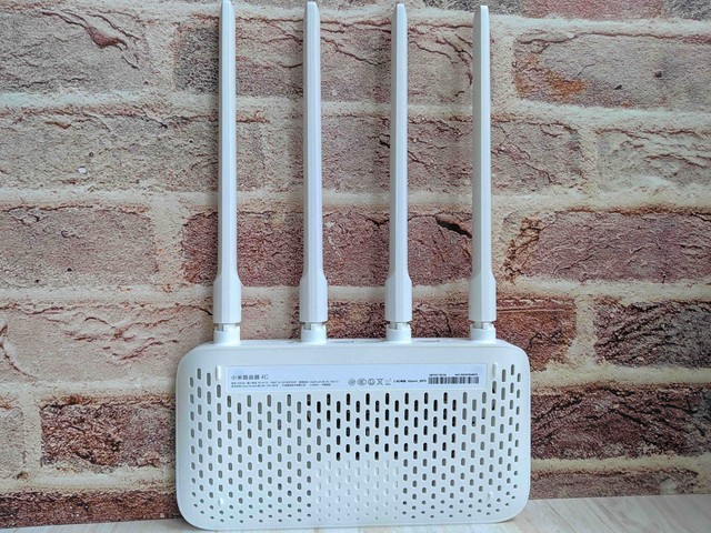 小米路由器4C对于小单间一族小巧够用