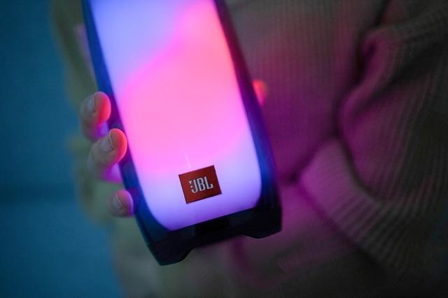 这个音箱太酷炫,JBL PULSE4音乐脉动四代,看得见的好声音