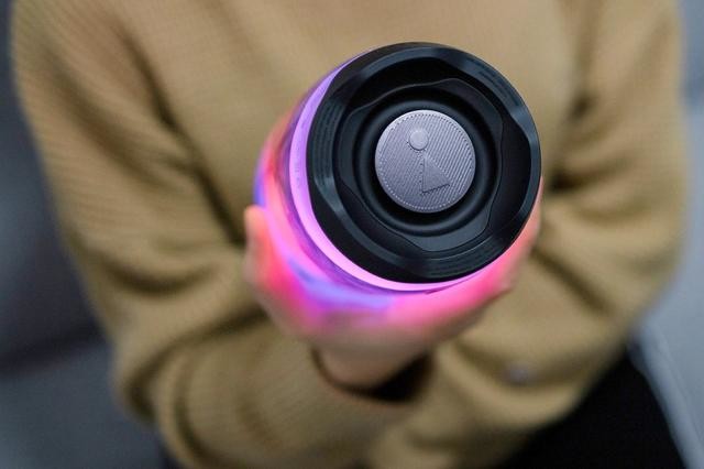 这个音箱太酷炫,JBL PULSE4音乐脉动四代,看得见的好声音