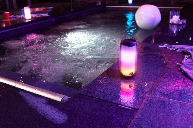 这个音箱太酷炫,JBL PULSE4音乐脉动四代,看得见的好声音