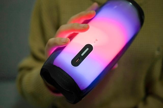 这个音箱太酷炫,JBL PULSE4音乐脉动四代,看得见的好声音