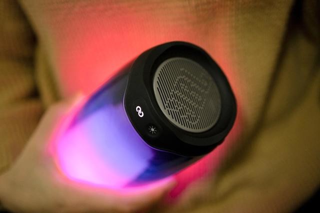 这个音箱太酷炫,JBL PULSE4音乐脉动四代,看得见的好声音