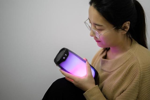 这个音箱太酷炫,JBL PULSE4音乐脉动四代,看得见的好声音