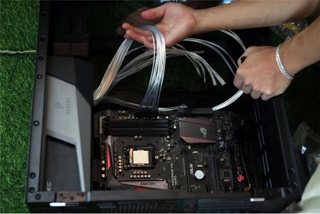 i7-6700K+360水冷还有双侧透机箱,这套性价比吃鸡配置种草给你
