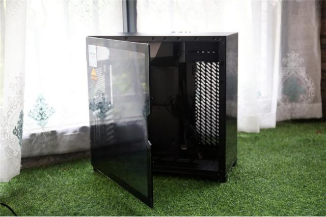 i7-6700K+360水冷还有双侧透机箱,这套性价比吃鸡配置种草给你