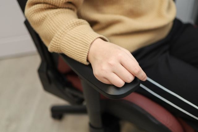 为了更好打游戏,斥资2000买了安德斯特电竞椅,用后表示真香