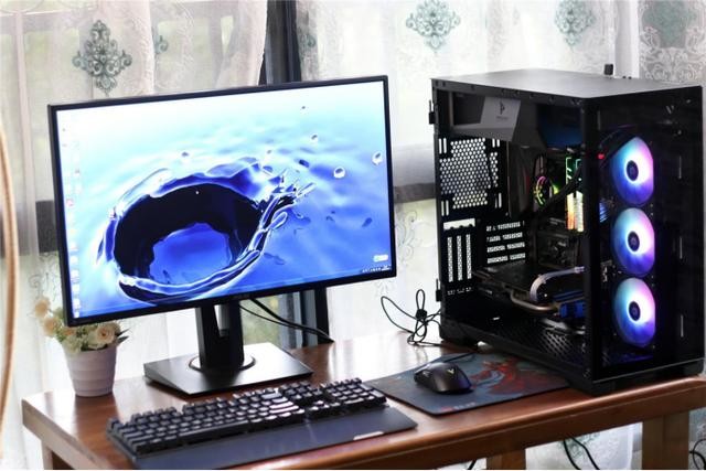 i7-6700K+360水冷还有双侧透机箱,这套性价比吃鸡配置种草给你