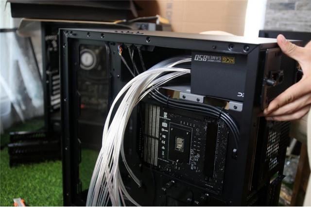 i7-6700K+360水冷还有双侧透机箱,这套性价比吃鸡配置种草给你