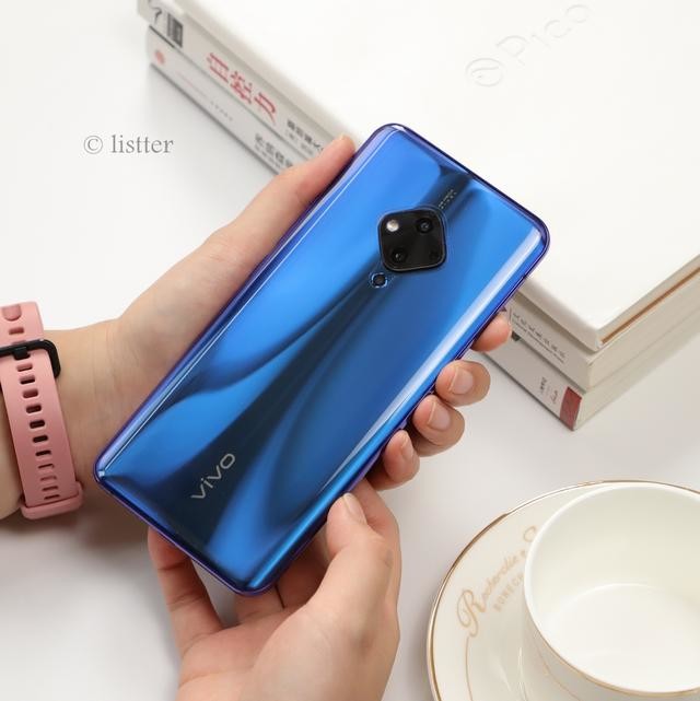 女友太迷蔡徐坤怎么办?给她换个同款手机