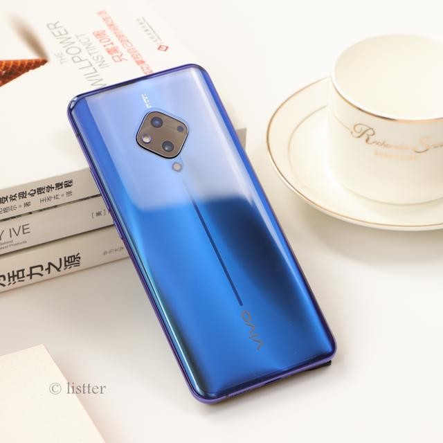 女友太迷蔡徐坤怎么办?给她换个同款手机