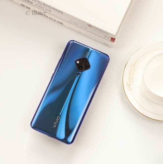女友太迷蔡徐坤怎么办?给她换个同款手机