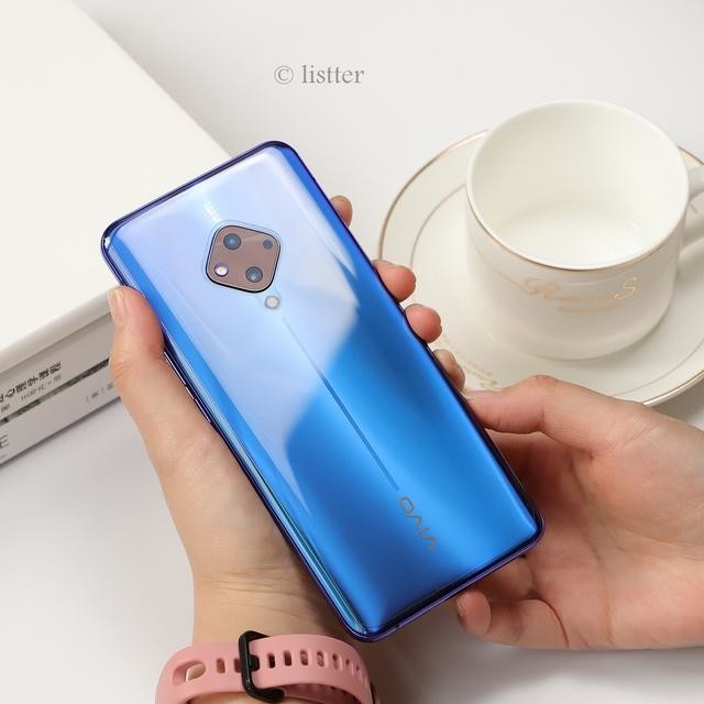 女友太迷蔡徐坤怎么办?给她换个同款手机