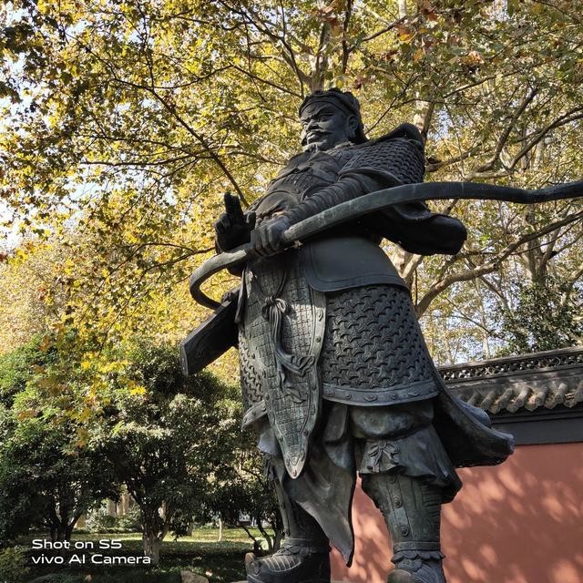女友太迷蔡徐坤怎么办?给她换个同款手机