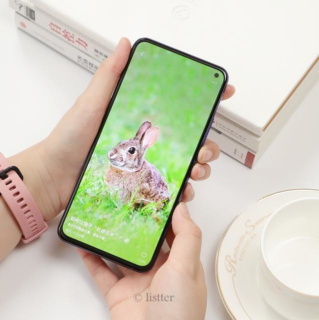 女友太迷蔡徐坤怎么办?给她换个同款手机