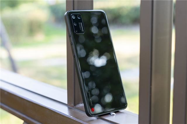 坚果Pro 3体验测评:惊喜可能会迟到,但从不会缺席