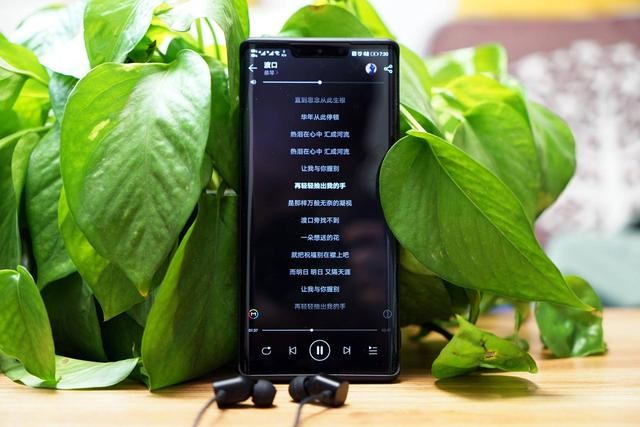Smartisan出品!坚果颈挂蓝牙耳机上手,没有老罗依然闪耀?