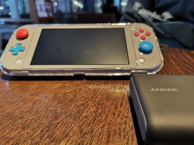 Anker 任天堂定制移动电源:拯救Switch,让它时刻满电安全出行