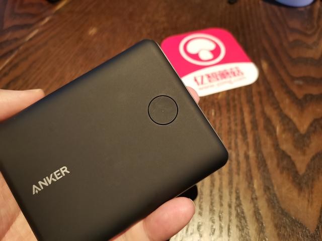 Anker 任天堂定制移动电源:拯救Switch,让它时刻满电安全出行