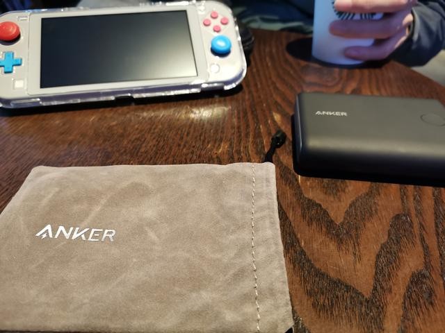 Anker 任天堂定制移动电源:拯救Switch,让它时刻满电安全出行
