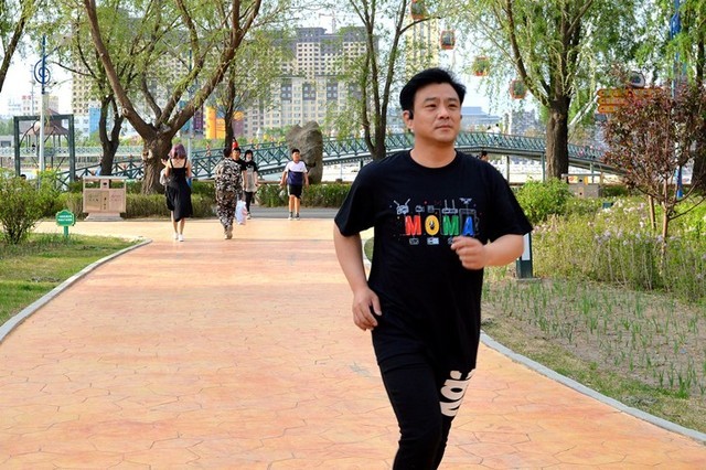 入耳式、颈挂式,哪种耳机更适合运动?南卡Runner CC II骨传导耳机