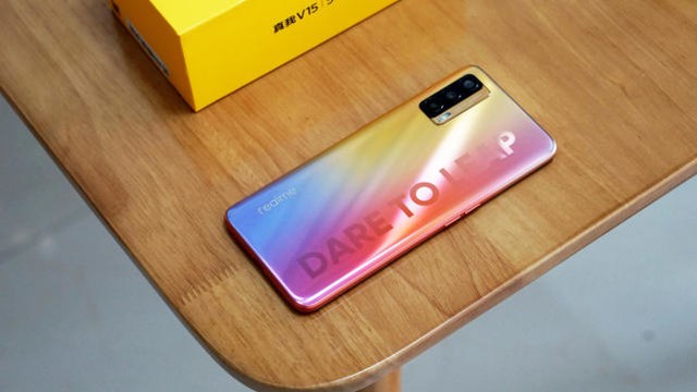 买得起的50w闪充5g手机来了!真我v15上手