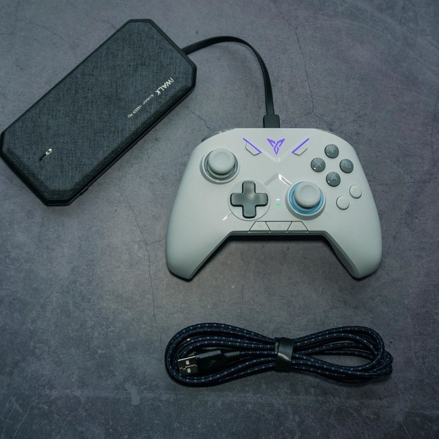 它几乎满足了我对手柄的所有幻想,飞智黑武士2评测