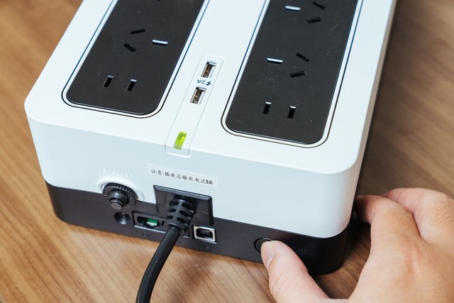 有了NAS存储后,山特TG-BOX850 UPS守护数据安全