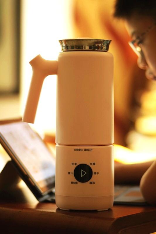 小巧便携的分体式臻米mini破壁机