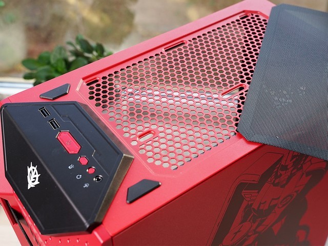 TUFGAMING B550M扎古版等三件套开箱,硬件也联名