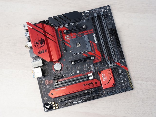 TUFGAMING B550M扎古版等三件套开箱,硬件也联名