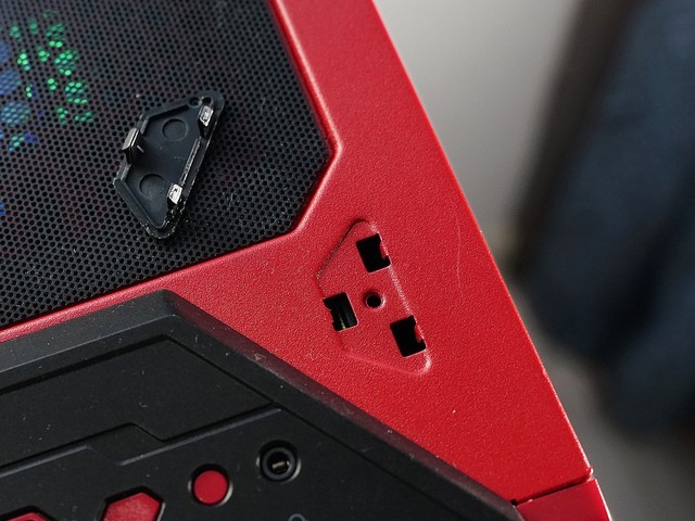 TUFGAMING B550M扎古版等三件套开箱,硬件也联名