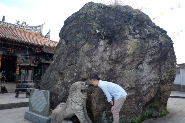 百丈巖位於永春縣蓬壺鎮境內的白鸛山脈南端,初建於宋代,主奉馬氏女