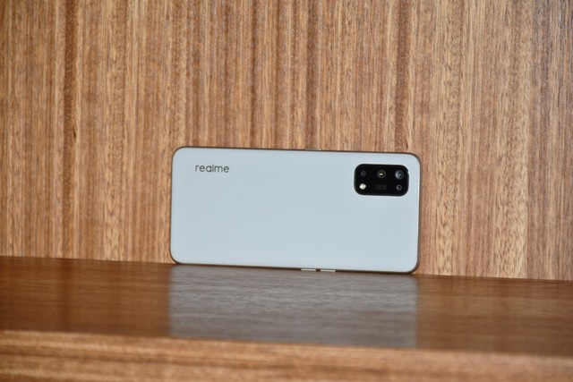 颜值不输工艺品:realme真我q2 pro轻潮灰-中关村在线头条