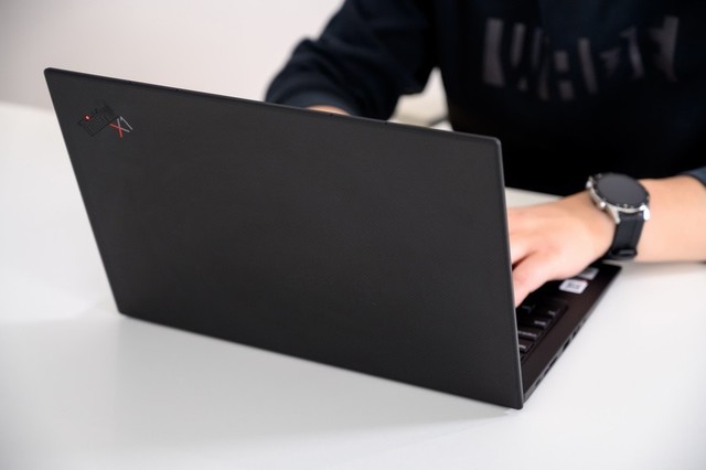 ThinkPad X1 Carbon 2020体验:轻量高效