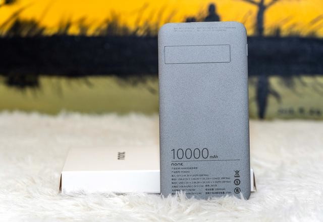 南卡无线充电宝pow218w快充10w无线快充