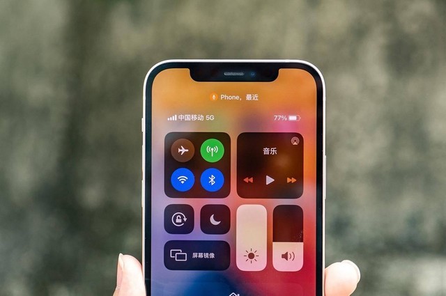 还没捂热的iPhone 12又上热搜,这次情况真的不容乐观