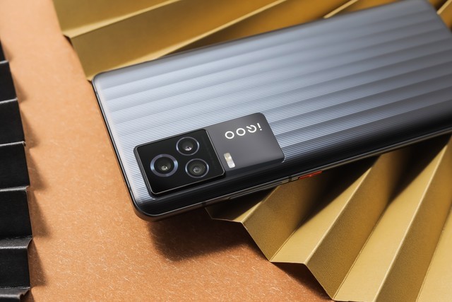 iqoo7黑境版本图赏