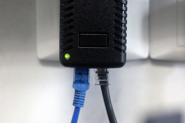 防水部件能够在连接网线后连接摄像头输出端网线接口,但是笔者实际