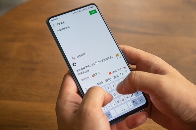 皮肤可甜可咸,还能自己DIY?搜狗输入法就是这么懂年轻人
