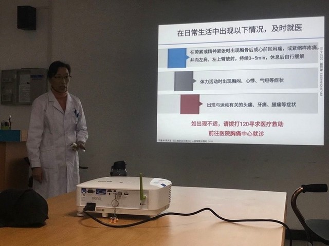 智能高效多功能投影仪——明基E540评测