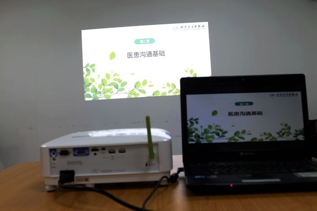 智能高效多功能投影仪——明基E540评测