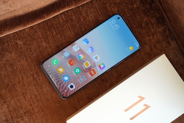 小米11真机图赏素皮版是最爱蓝色版也吸引眼球