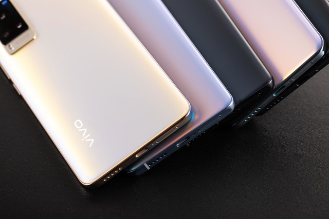 vivo x60極致輕薄帶來舒適手感,2021就應輕裝上陣