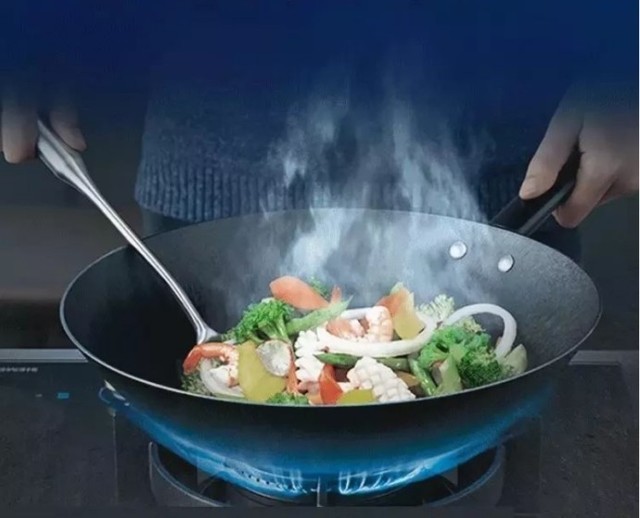 解决中式厨房大油烟?西门子智能展翼油烟机