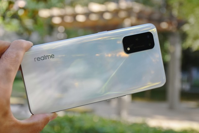 真我x7 pro 5g,幻梦白如玉在手,轻薄高颜